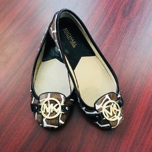 ✨✨BRAND NEW ✨✨Giraffes MK Flats 🦒